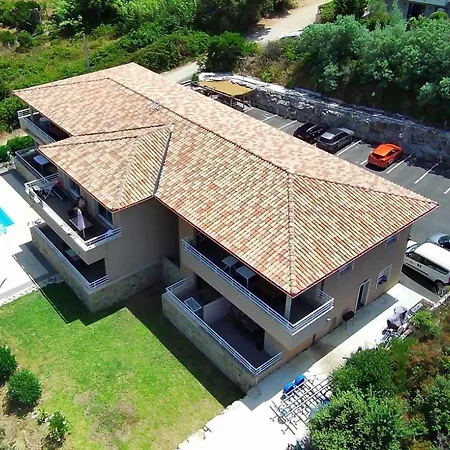 Avec Piscine à 50 M De La *