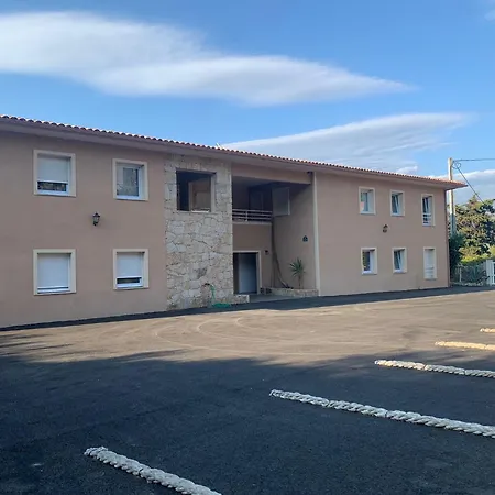 Avec Piscine à 50 M De La