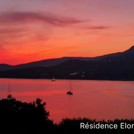 Avec Piscine à 50 M De La