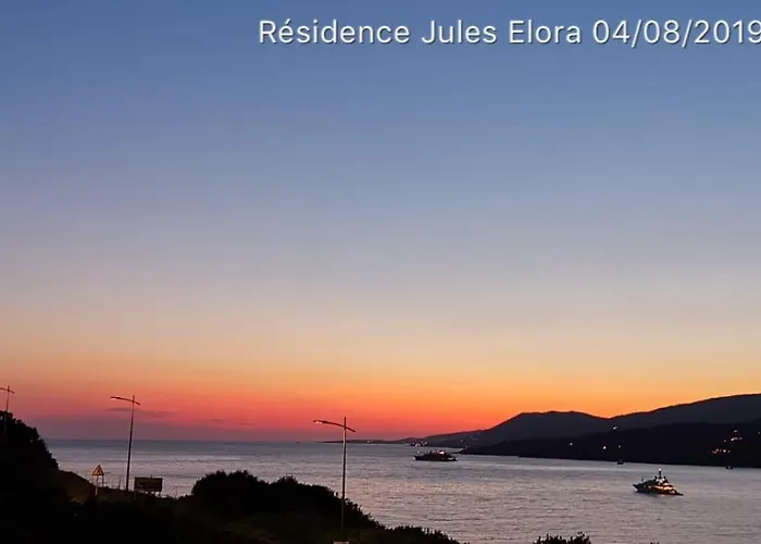 Avec Piscine A 50 M De La Propriano (Corsica)