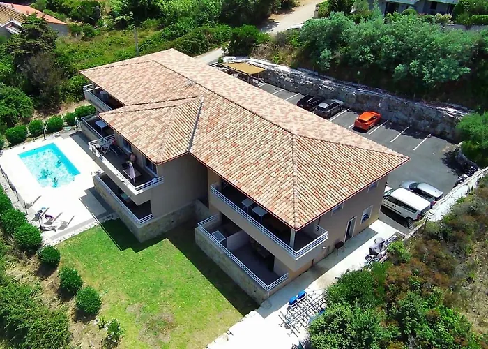 Avec Piscine A 50 M De La *