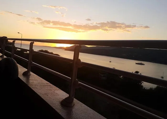 Avec Piscine A 50 M De La Propriano (Corsica)