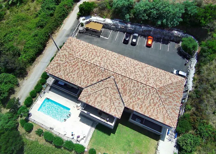 Avec Piscine A 50 M De La Propriano (Corsica)