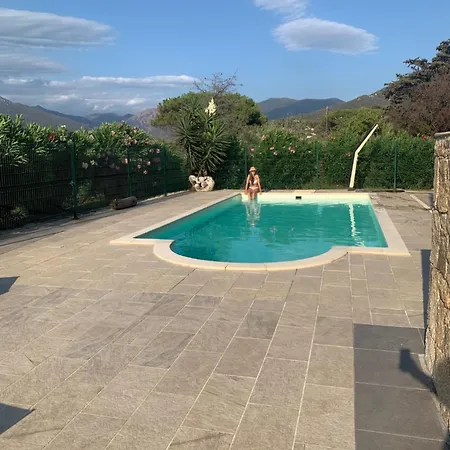Avec Piscine A 50 M De La Apartman