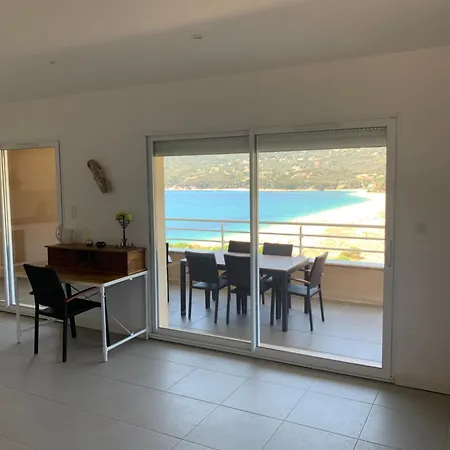 Apartment Avec Piscine A 50 M De La