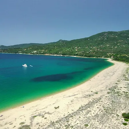 Avec Piscine A 50 M De La