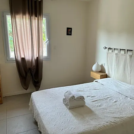 Apartment Avec Piscine A 50 M De La *
