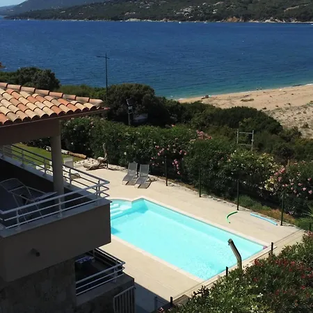 Avec Piscine A 50 M De La Apartment *