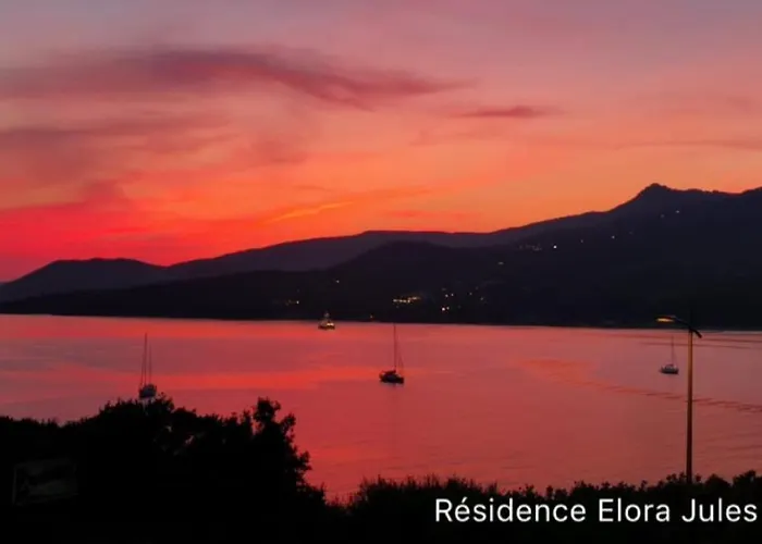 Avec Piscine A 50 M De La