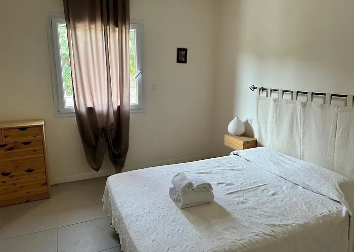 公寓 Avec Piscine A 50 M De La *